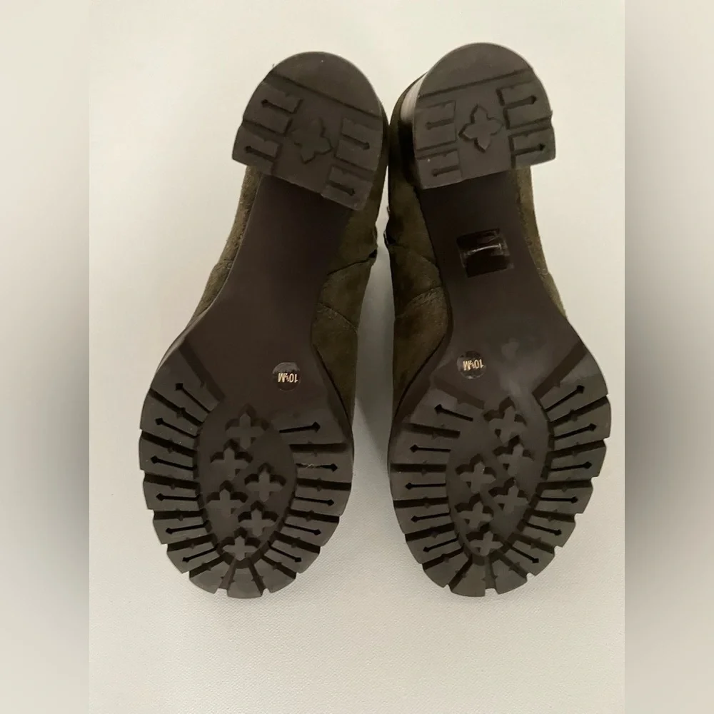 Tory Burch Sofia Lug Sole Bootie Green Suede Gold Logo 10.5 olive army Academia